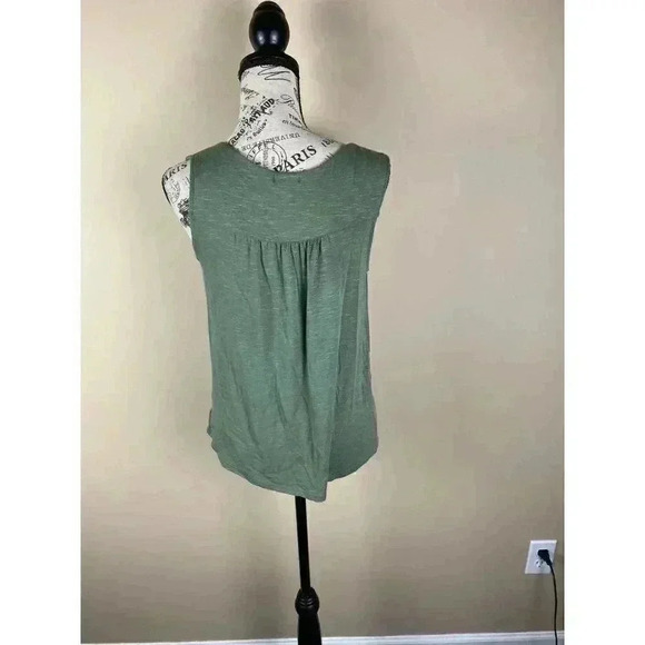 3/$25 Bundle of Women's Tee shirt-size XS - Picture 2 of 8